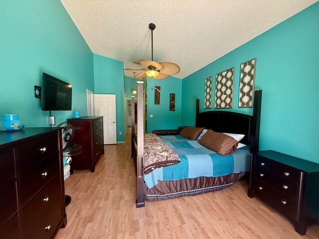 7906 Rockport Cir, Lake Worth, FL 33467 - bedroom featuring light wood-style flooring, lofted ceiling, a textured ceiling, and a ceiling fan