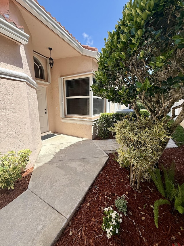 7906 Rockport Cir, Lake Worth, FL 33467 - doorway to property with stucco siding