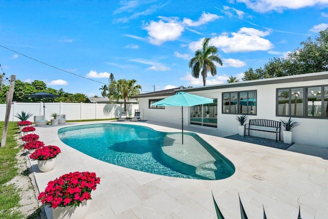 812 Chapel Hill Blvd, Boynton Beach, FL 33435 - view of swimming pool with a patio and a fenced backyard