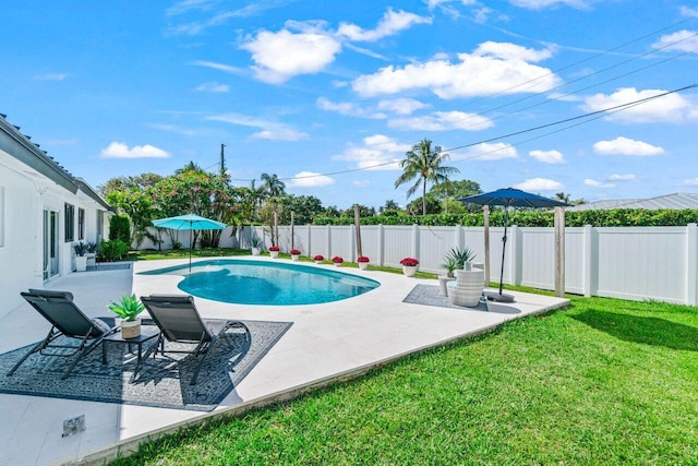 812 Chapel Hill Blvd, Boynton Beach, FL 33435 - view of swimming pool featuring a patio area