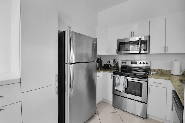 5451 Verona Dr Unit M, Boynton Beach, FL 33437 - kitchen with stainless steel appliances, white cabinetry, tasteful backsplash, and light tile patterned floors