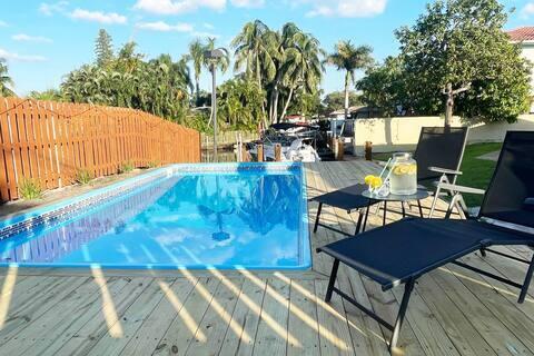 2809 SW 46th St, Dania Beach, FL 33312 - view of swimming pool featuring a deck and a fenced backyard