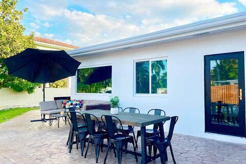 2809 SW 46th St, Dania Beach, FL 33312 - view of patio / terrace with outdoor dining space and fence