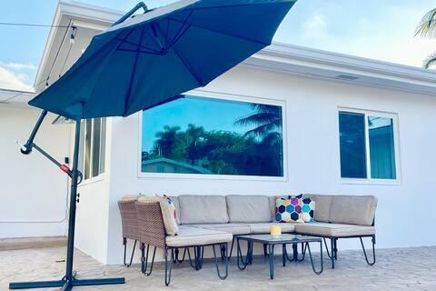2809 SW 46th St, Dania Beach, FL 33312 - view of patio / terrace featuring outdoor lounge area