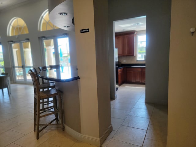 4295 55th St, Vero Beach, FL 32967 - kitchen featuring a breakfast bar area, dark countertops, baseboards, backsplash, and crown molding