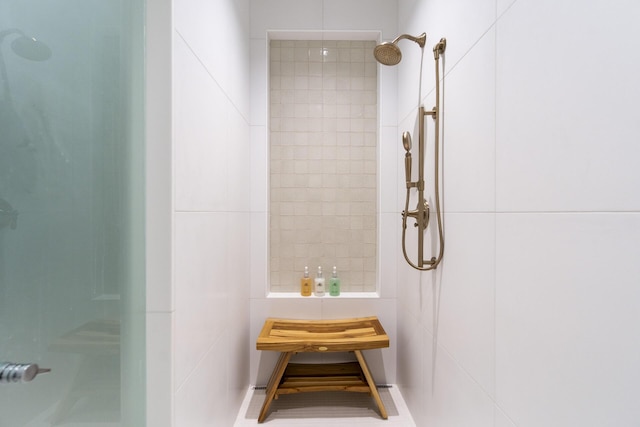 7919 L Aquila Way, Delray Beach, FL 33446 - bathroom featuring a tile shower