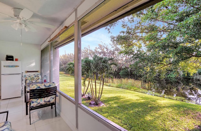 130 Lake Meryl Dr Unit 226, West Palm Beach, FL 33411 - sunroom featuring a ceiling fan and view of scattered trees