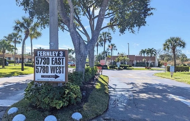 5730 Fernley Dr E Unit 28, West Palm Beach, FL 33415 - exterior view of a parking lot