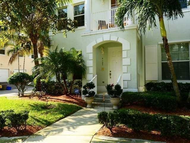 entrance to property featuring stucco siding