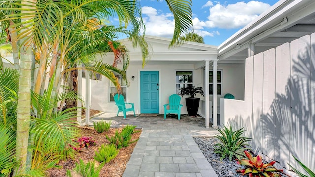218 NE 10th St, Delray Beach, FL 33444 - property entrance with a porch and stucco siding