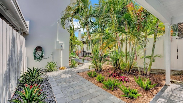 218 NE 10th St, Delray Beach, FL 33444 - view of yard