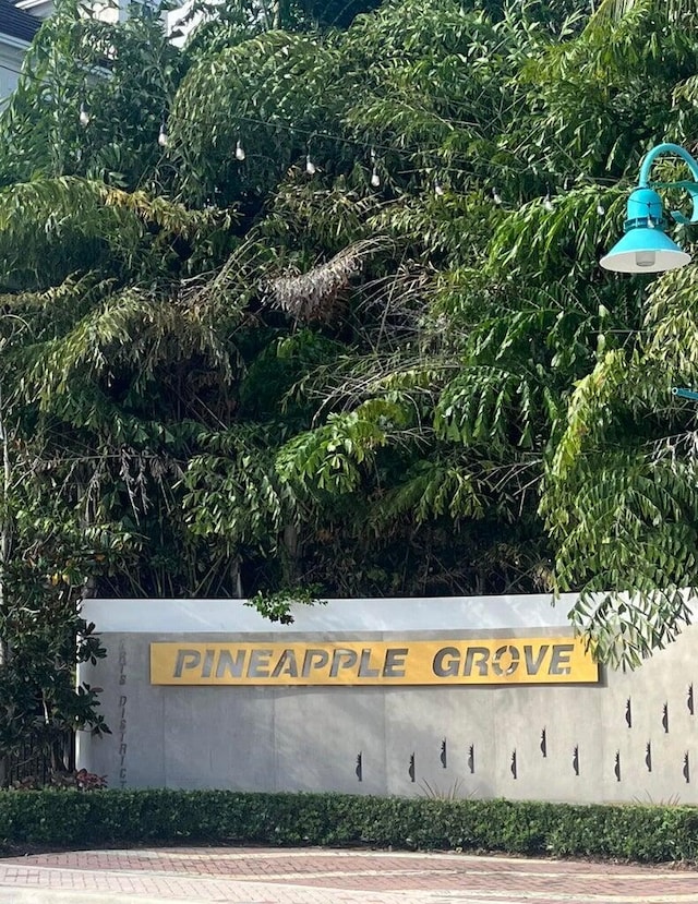 218 NE 10th St, Delray Beach, FL 33444 - view of community sign