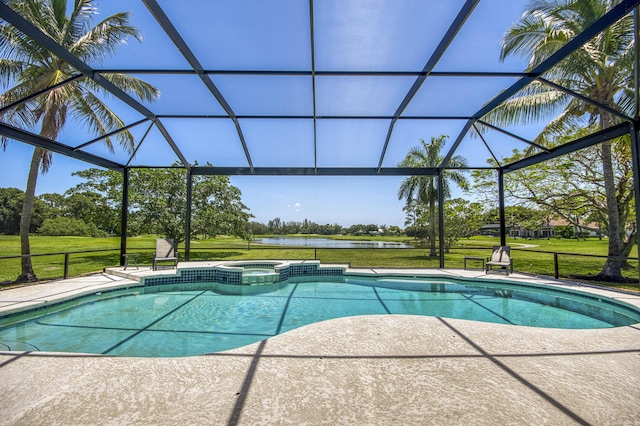 view of swimming pool with a lawn, a water view, a pool with connected hot tub, and a lanai