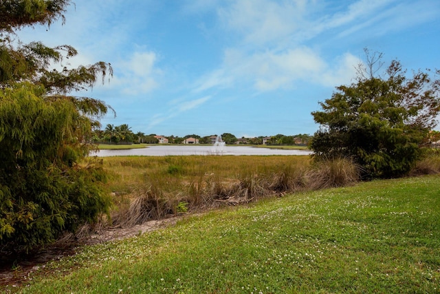 view of grassy yard with a water view