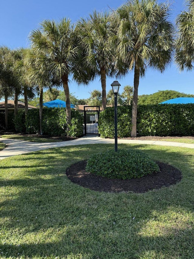 164 Meadows Dr, Boynton Beach, FL 33436 - view of property's community featuring a gate and a yard