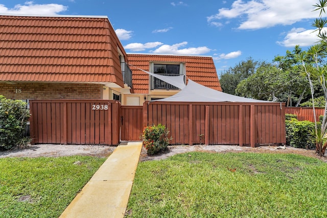 2938 SW 12th St, Deerfield Beach, FL 33442 - view of yard featuring a gate