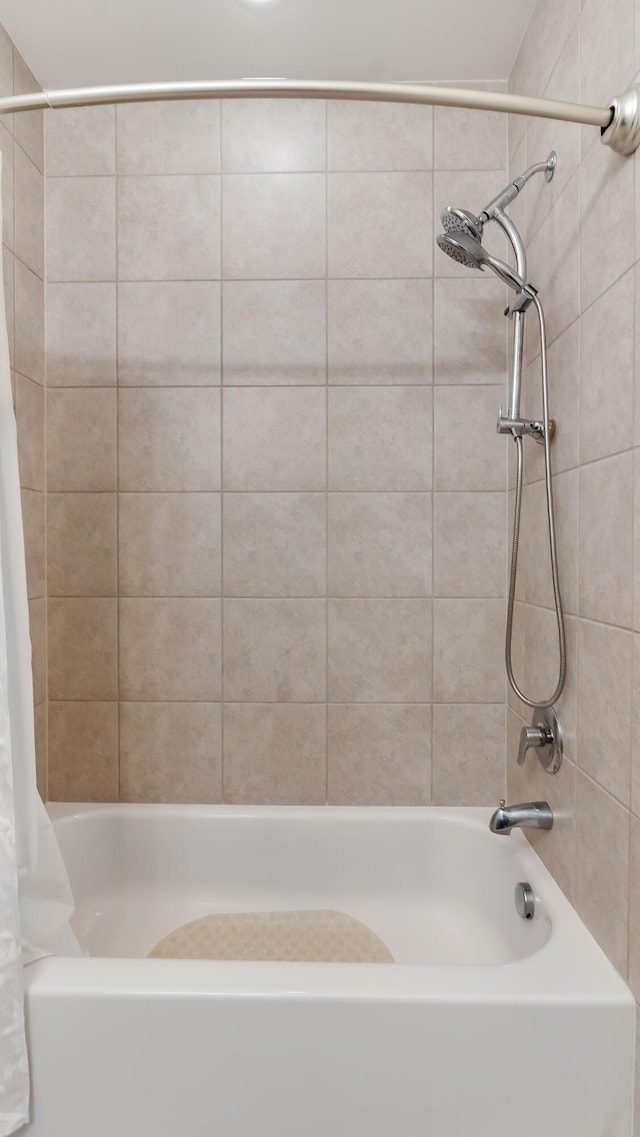 8520 Lewis River Rd, Delray Beach, FL 33446 - bathroom featuring shower / bath combo