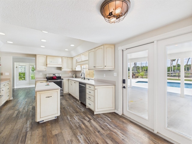 2045 SW 18th Ln, Okeechobee, FL 34974 - kitchen with appliances with stainless steel finishes, dark wood-style floors, a kitchen island, light countertops, and recessed lighting
