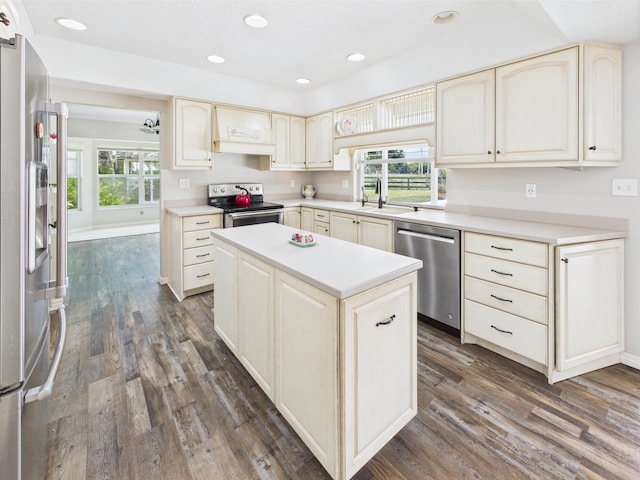 2045 SW 18th Ln, Okeechobee, FL 34974 - kitchen with appliances with stainless steel finishes, a sink, dark wood finished floors, healthy amount of natural light, and recessed lighting