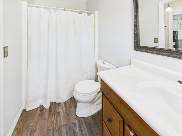 2045 SW 18th Ln, Okeechobee, FL 34974 - bathroom featuring wood finished floors, toilet, vanity, and curtained shower