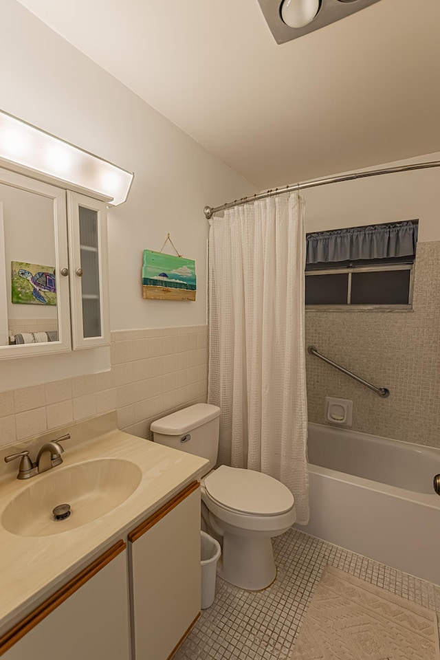 517 SE Crooked Lake Ln Unit D, Fort Pierce, FL 34982 - full bath with tile walls, toilet, tile patterned flooring, vanity, and shower / bath combo