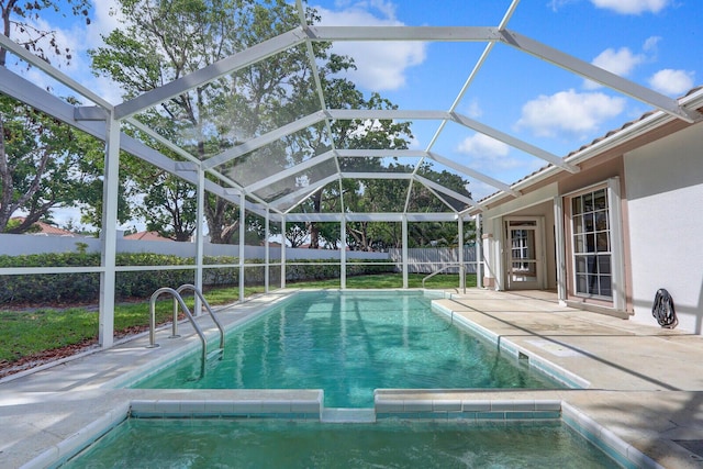 135 Eagleton Ct, Palm Beach Gardens, FL 33418 - view of pool featuring a fenced backyard, a patio area, a pool with connected hot tub, and a lanai