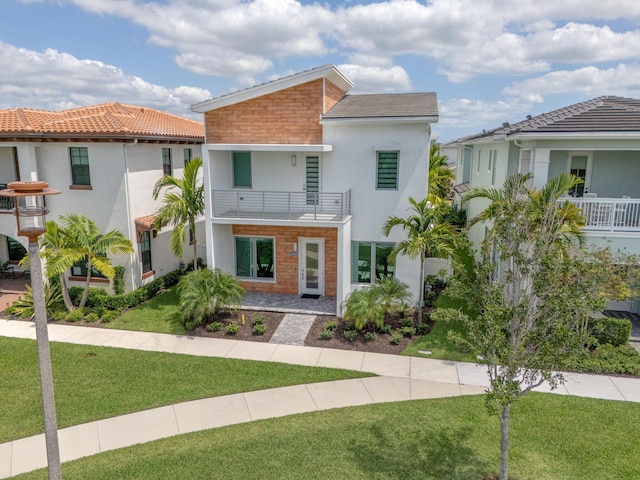 13444 Bernoulli Way, Palm Beach Gardens, FL 33418 - contemporary home featuring a balcony, stucco siding, and a front yard
