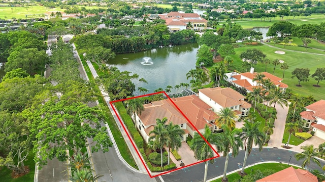 8405 Legend Club Dr, West Palm Beach, FL 33412 - aerial view of property's location featuring a nearby body of water, property boundaries highlighted, and a golf club