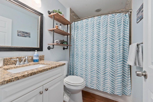 full bathroom featuring wood finished floors, toilet, vanity, and a shower with curtain