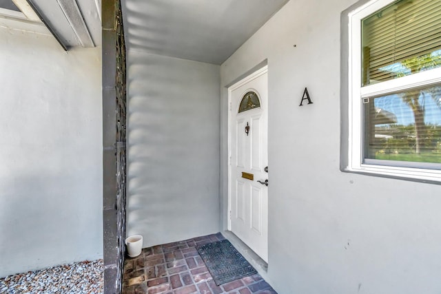view of exterior entry featuring stucco siding