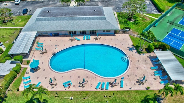 view from above of property featuring a pool