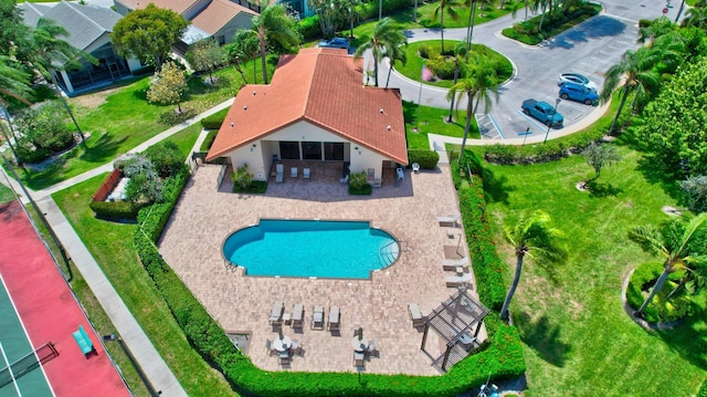 10393 Lexington Cir S, Boynton Beach, FL 33436 - view from above of property featuring a pool area