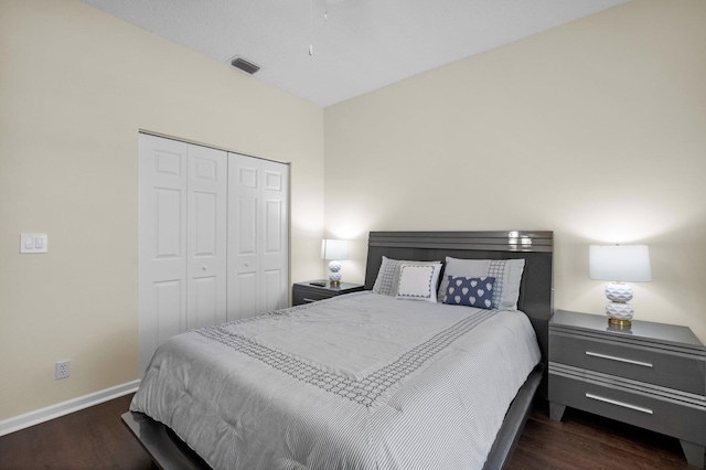 10393 Lexington Cir S, Boynton Beach, FL 33436 - bedroom featuring wood finished floors, baseboards, and a closet