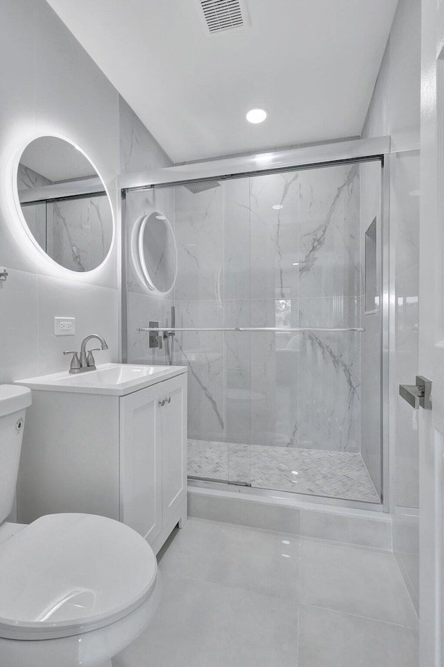 5305 Cleveland Rd, Delray Beach, FL 33484 - bathroom featuring toilet, a marble finish shower, vanity, and recessed lighting