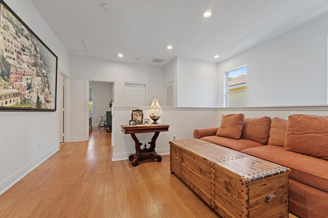 4608 Cadiz Cir, Palm Beach Gardens, FL 33418 - living area featuring light wood-style flooring, recessed lighting, and baseboards