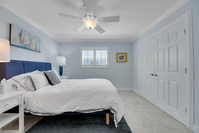bedroom with ornamental molding, a closet, a ceiling fan, and baseboards
