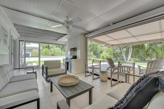 sunroom / solarium featuring an outdoor living space and a ceiling fan