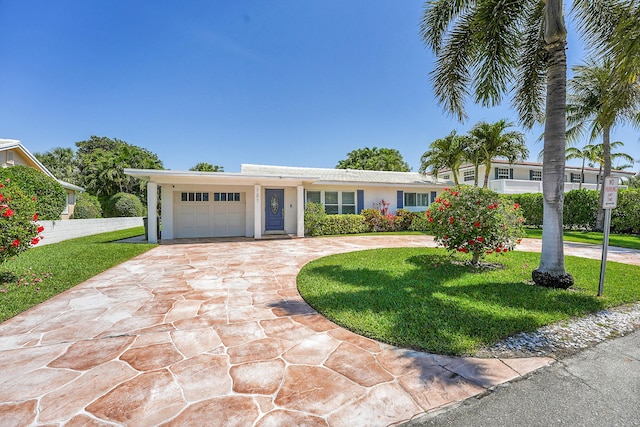 view of front facade featuring curved driveway, a garage, and stucco siding