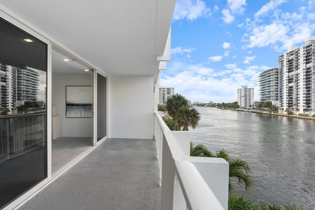 2800 E Sunrise Blvd Unit 4C, Fort Lauderdale, FL 33304 - balcony featuring a water view