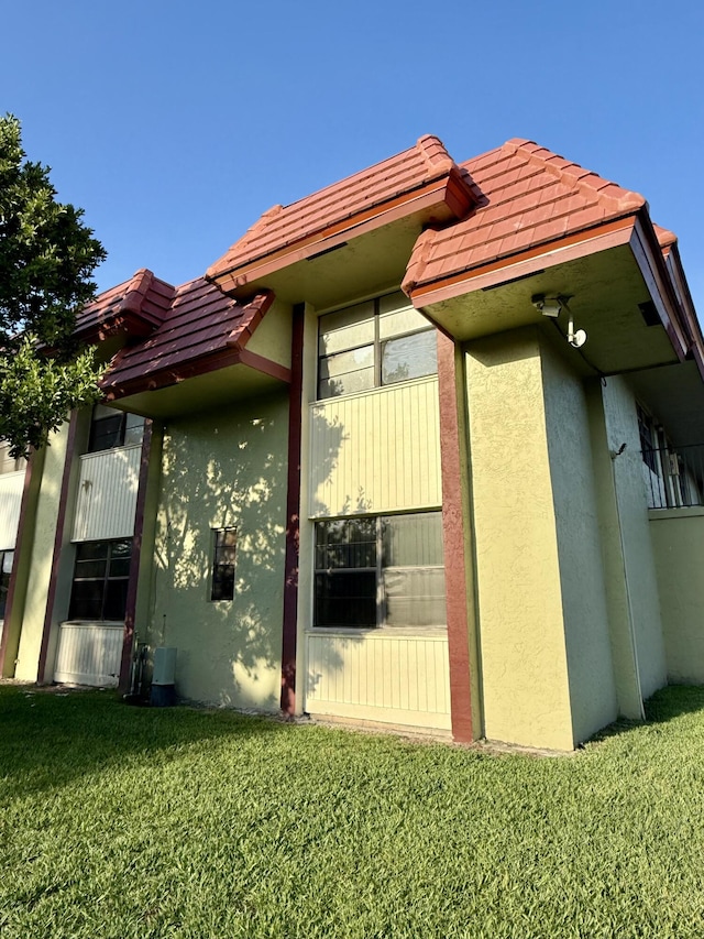 3280 NW 104th Ave Unit 3280, Coral Springs, FL 33065 - view of property exterior with stucco siding, a tile roof, and a yard