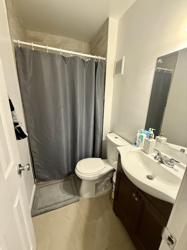 3280 NW 104th Ave Unit 3280, Coral Springs, FL 33065 - full bath with tile patterned flooring, toilet, vanity, and curtained shower
