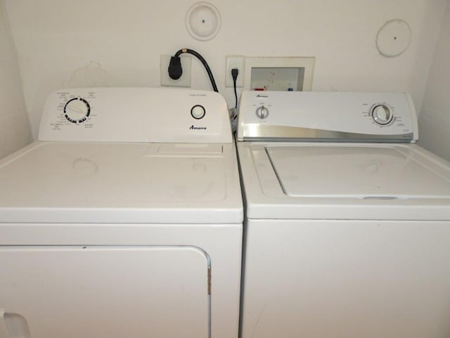5927 Riverside Ave, Tamarac, FL 33321 - laundry area featuring washer and clothes dryer