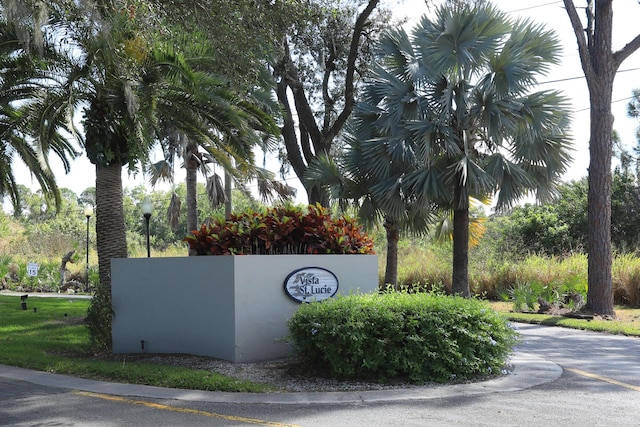 25 Lake Vista Trl Unit 203, Port Saint Lucie, FL 34952 - view of community sign