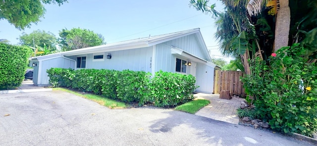 1942 Windsor Dr, North Palm Beach, FL 33408 - view of front facade