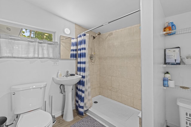 14601 Orange Ave, Fort Pierce, FL 34945 - full bathroom featuring toilet, a tile shower, and wood finished floors