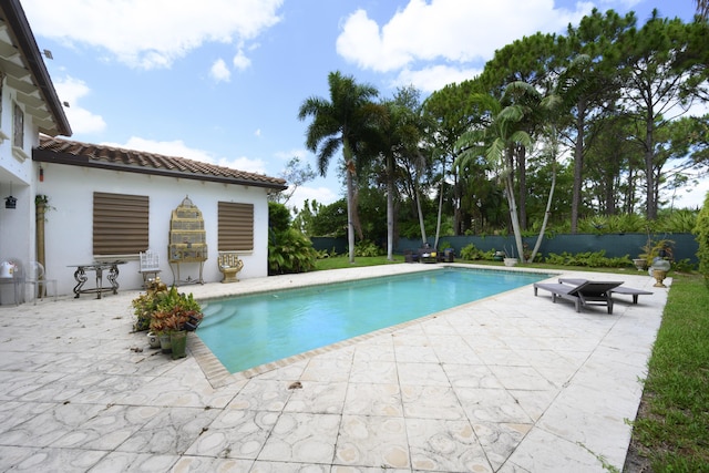 1081 Vintner Blvd, Palm Beach Gardens, FL 33410 - view of swimming pool featuring a patio area
