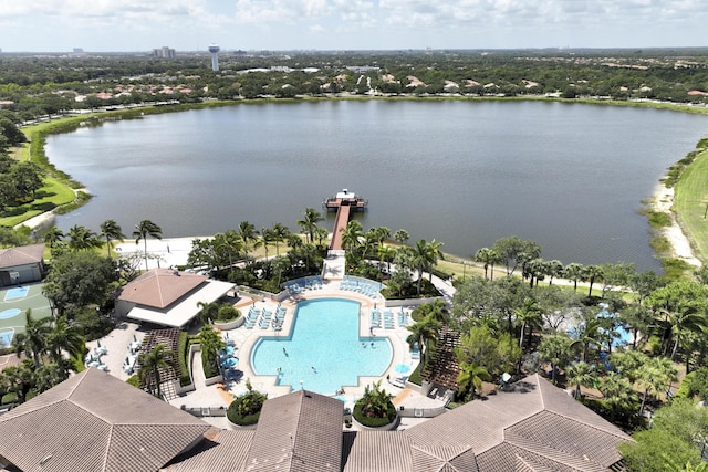 1081 Vintner Blvd, Palm Beach Gardens, FL 33410 - aerial view of a pool area and a nearby body of water