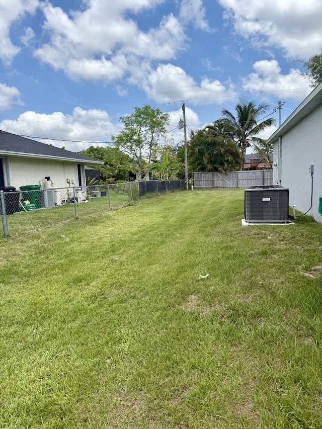 763 SE Evergreen Ter, Port Saint Lucie, FL 34983 - view of yard featuring central AC