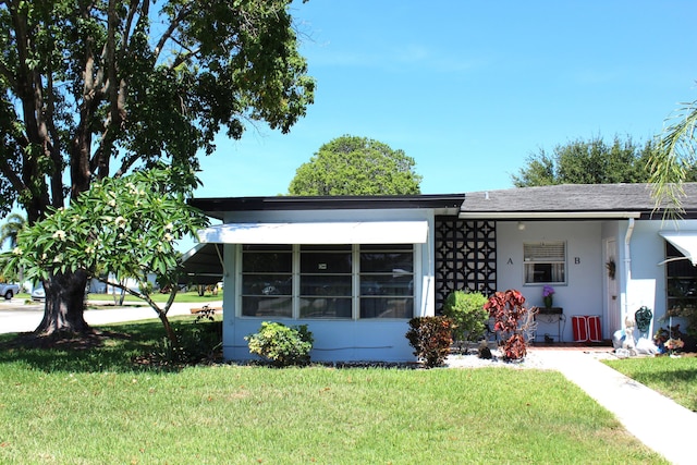 540 High Point Dr Unit A, Delray Beach, FL 33445 - view of front of home with a front yard and stucco siding