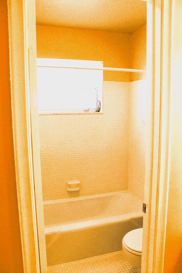 540 High Point Dr Unit A, Delray Beach, FL 33445 - full bath featuring toilet, tile patterned floors, and bathing tub / shower combination